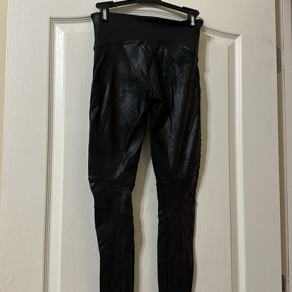 Spanx Vegan Leather Moto Leggings size Medium - Picture 7 of 9